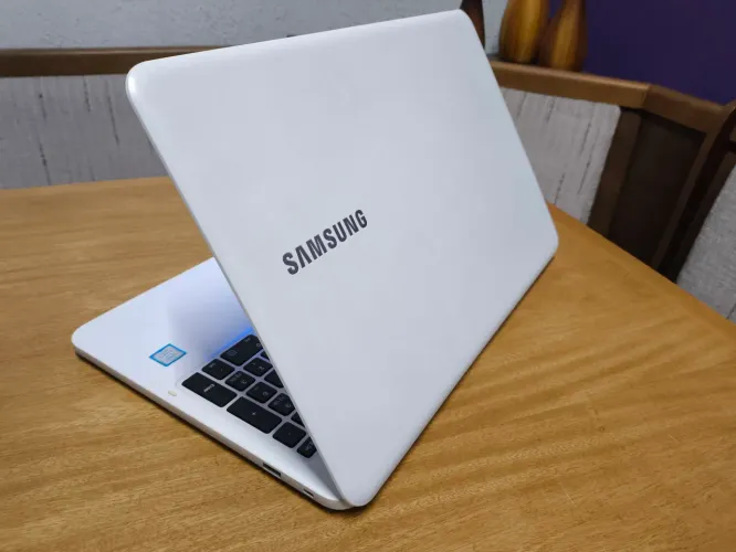 Notebook Samsung branco, Intel core i5 (8th), SSD M2 nvme + HD, 8 GB de RAM, tela de 15.6