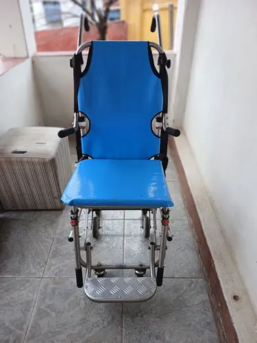 Cadeiras de rodas para subir e descer escadas.