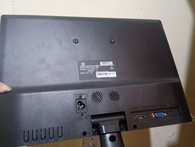 Vendo monitor novo na caixa.
