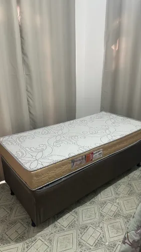 Vendo cama de solteiro D28