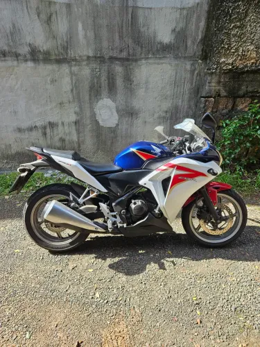 CBR 250R - SEGUNDO DONO ATIVADA EM 2015