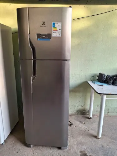 GELADEIRA ELECTROLUX NOVA NUNCA FOI USADA COM NOTA FISCAL E GARANTIA