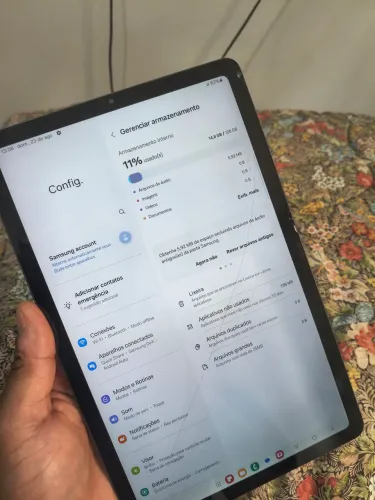 Tablet Samsung S6 lite 128 GB, 4G com detalhe