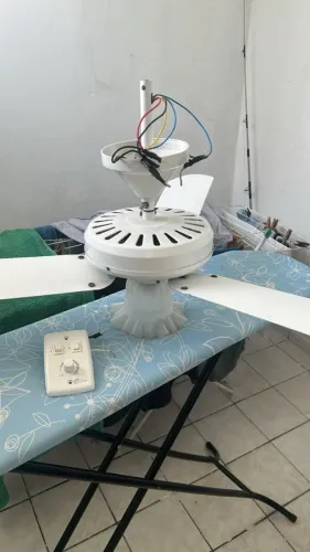 Ventilador de Teto com regulagem de velocidade e bocal para lâmpada Ciclone
