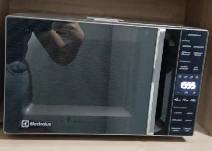 Micro-ondas 23L Eletrolux Novo