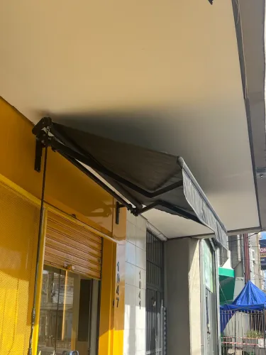 Toldo retrátil