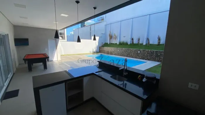 Oportunidade - Casa em Condomínio - Condomínio Monacô - Urbanova - 3 Dormitórios - 302m².
