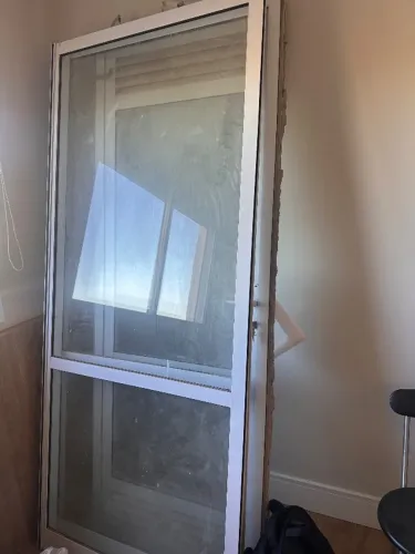 Portas esquadria dupla folha e porta simples de alumínio 