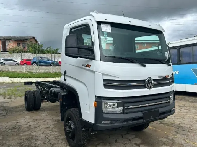 Caminhão VW 11.180 4x4 zero.
