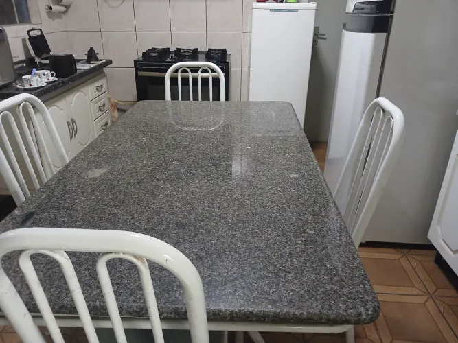Mesa de cozinha com 6 cadeiras
