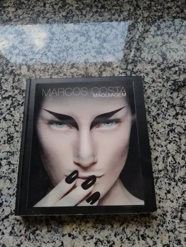 Livro maquiagem Marcos costa