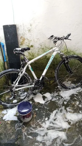Bicicleta em alumínio Aro 26
