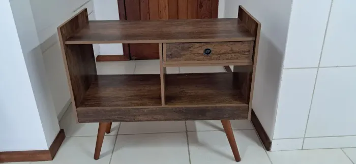Aparador de madeira Altura 74cm<br>Largura 80cm<br>Profundidade 37 cm