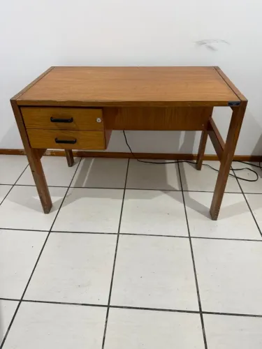 Mesa de madeira com gavetas - resistente (1m) - estilo escritório/jantar