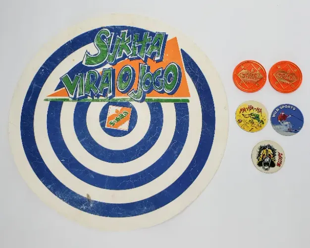 Tazos caps e tapete Sukita Vira o Jogo