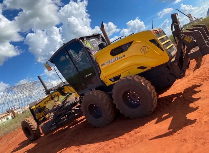 Motoniveladora New Holland RG170 B ano 2023 com 3.900 horas, em MS