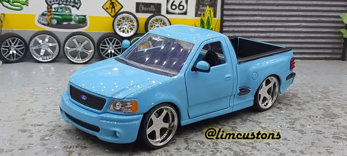 Miniatura 1:24 - Pickup Ford F150 SVT Lightning