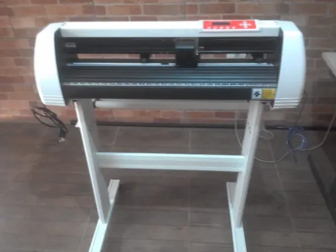 Plotter de Recorte e Risco 72cm - ( pouco usado )