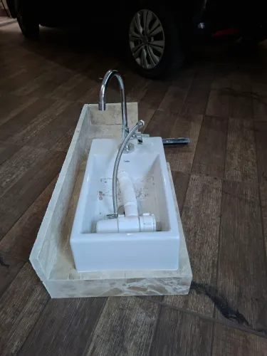 Vendo pia para lavabo semi nova