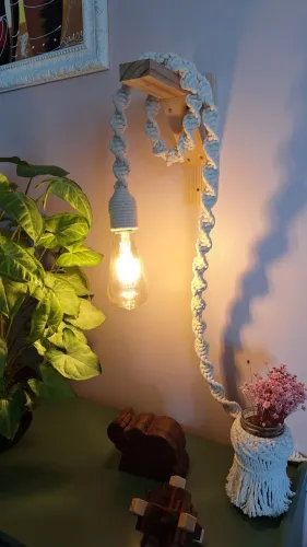 Luminária fio de luz em macramê 