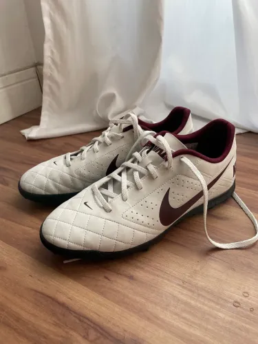 Chuteira Nike nova