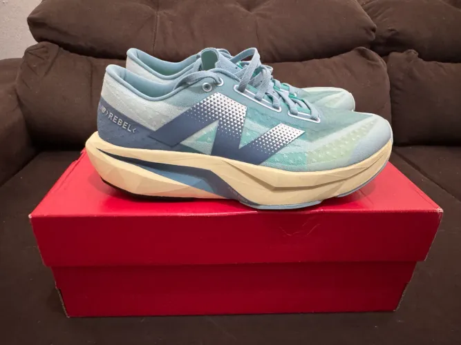 New Balance Rebel V4 Novo