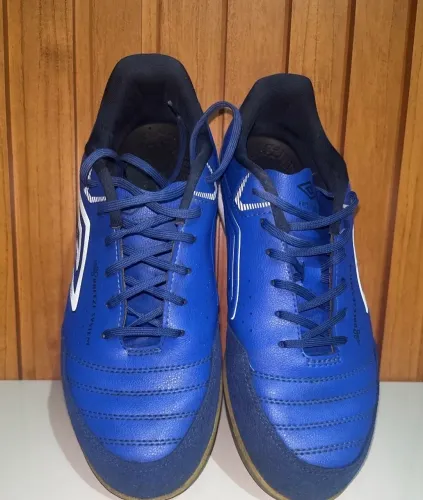Chuteira salão azul