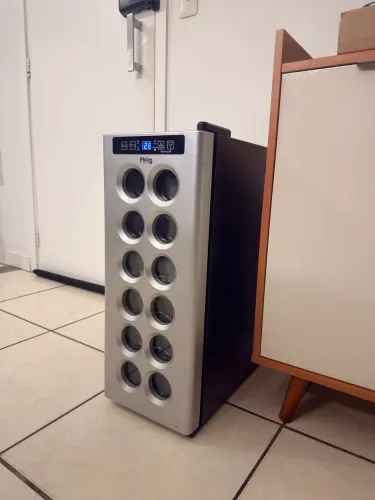 Vendo adega eletrica de 12 garrafas da marca philco - PRODUTO COM DEFEITO
