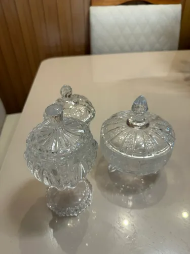 Kit com 3 potiches de vidro decorativos com tampa 