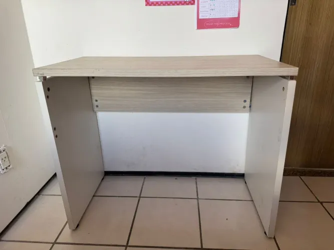 Vendo escrivaninha