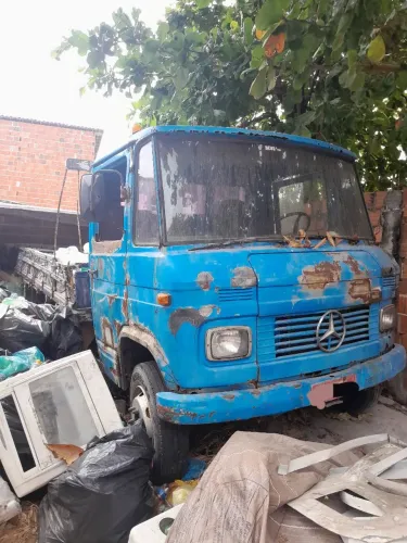 Mercedes 608