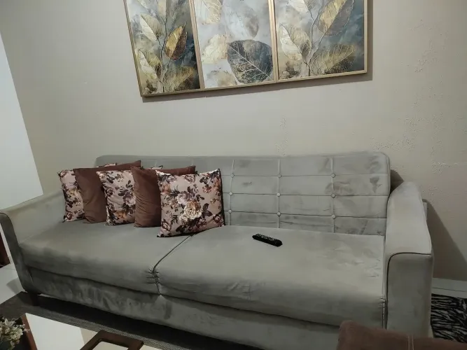 Sofá pra venda parcelamos em até 12x no cartão,2x40 de comprimento.
