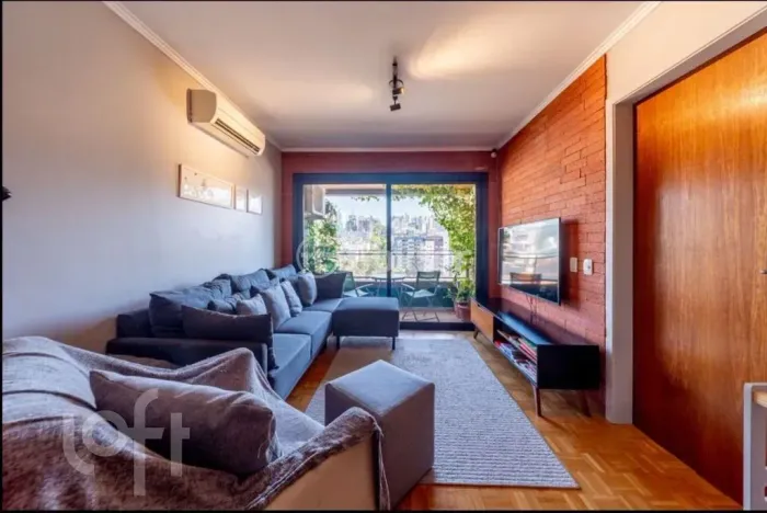 Na Lucas, quase Nilópolis, 84 m2, 2D,  1 suíte, sacada, dependência com banheiro, 1 vaga.