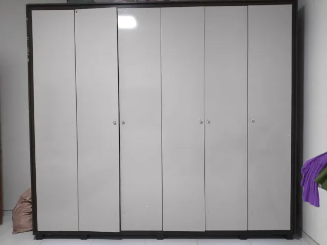 Guarda roupa semin-novo