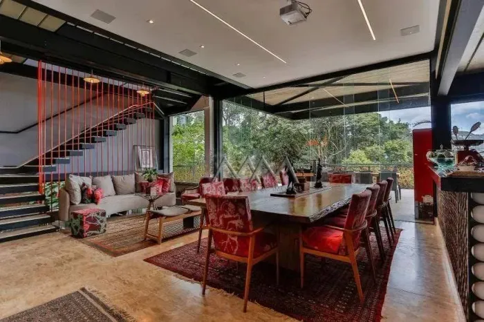 Casa à Venda no Condomínio Vila Alpina | 480 m² - 3 quartos.