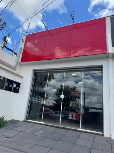 Placa acm com ferragens pronta para instalação