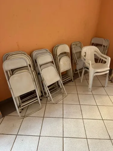 Cadeiras de metal