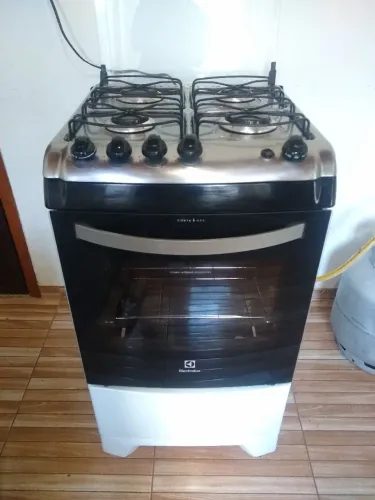 Fogão Eletrolux 5 bocas funcionando tudo perfeitamente.