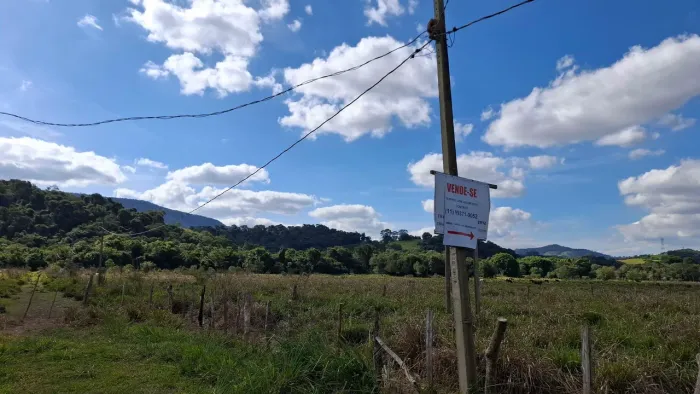Terreno plano com 3940 metrôs<br>Pouso Alegre-MG. Acesso pela MG<br>179. Bairro Cervo, Gleba 1