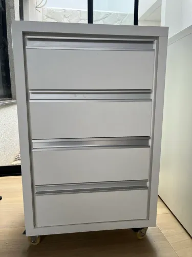 Móvel com gavetas em mdf