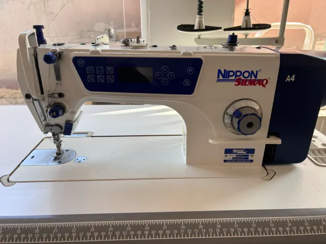 Máquina de Costura Reta Eletrônica