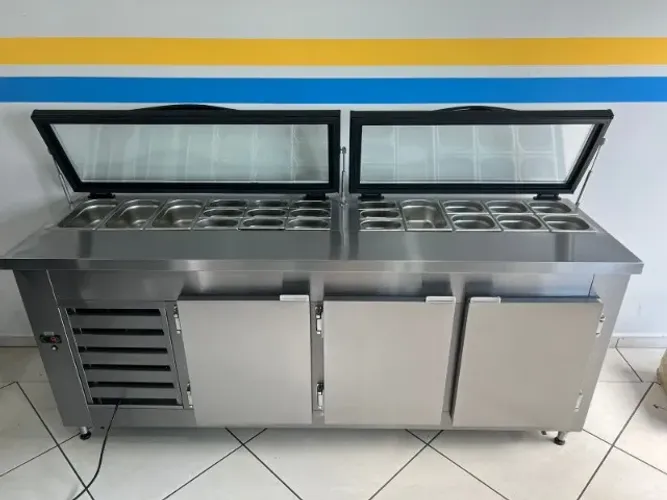 Vitrine Condimentadora refrigerada em aço inox, direto da fábrica, (Faça um orçamento)