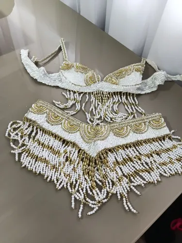 Conjunto/Fantasia Dança do Ventre Branco e Dourado Tam. 40 - Usado