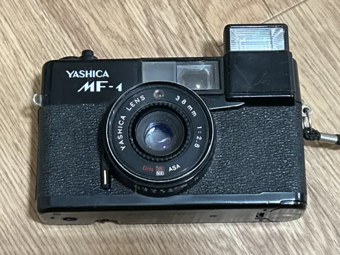 Câmera Analógica Yashica MF-1