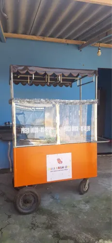 Carrinho de churros adaptável para vender outras coisas.