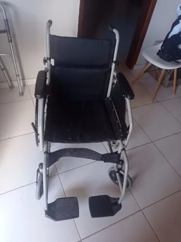 Cadeira de rodas para até 120 kg