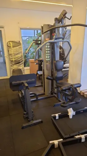 Estação De Musculação Profissional Body Solid G9s C/garantia 10x Sem Juros
