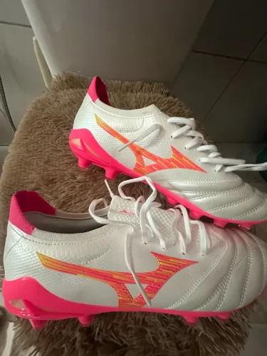 Chuteira Mizuno