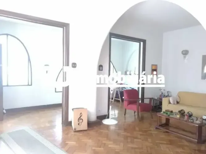 Imóvel para venda possui 250 metros quadrados com 5 quartos em Grajaú - Rio de Janeiro - R