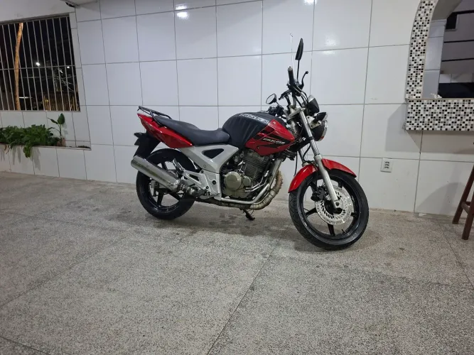 Vendo Twister cb 250 de peças novas